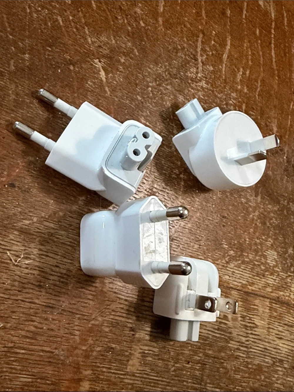 Apple White Travel Power Plug Adapter Set of 4